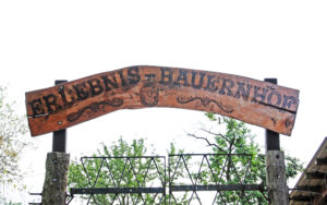 DSC_5397-300x188 Eingang Erlebnisbauerhof